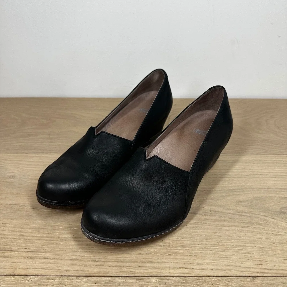 Dansko Wedge Shoes Women 6 Black Leather Slip On Comfort Minimalist Workwear
